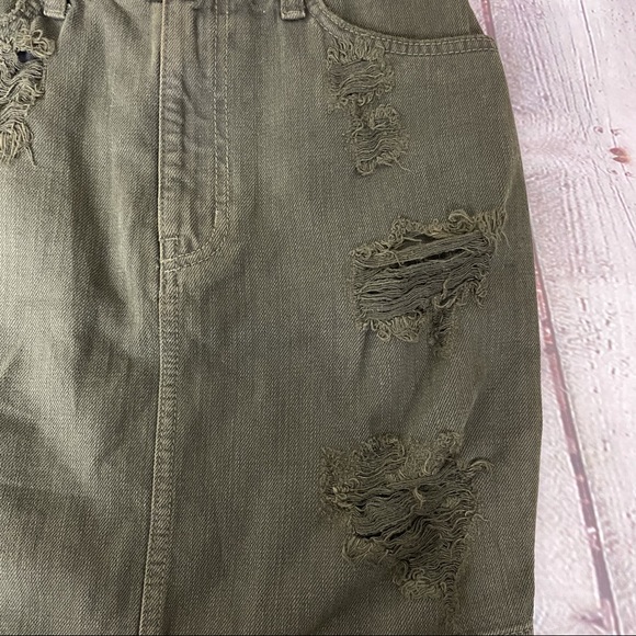 Carmar Olive Denim Skirt Size 26 - Picture 5 of 12